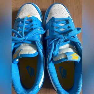 Nike Dunks in university blue